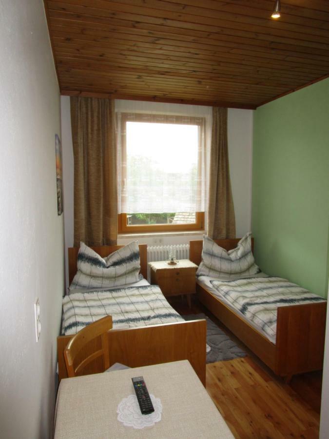 Hotel Dorfwirtshaus Rauch à Eschabruck Extérieur photo